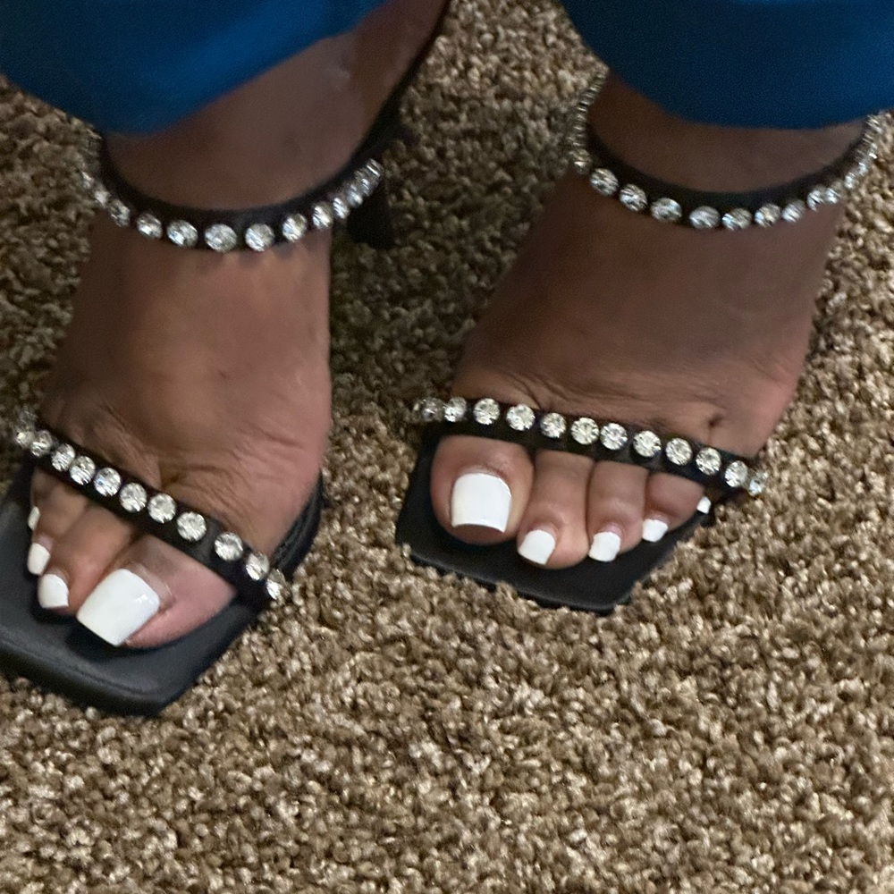 Heels black with rhinestones